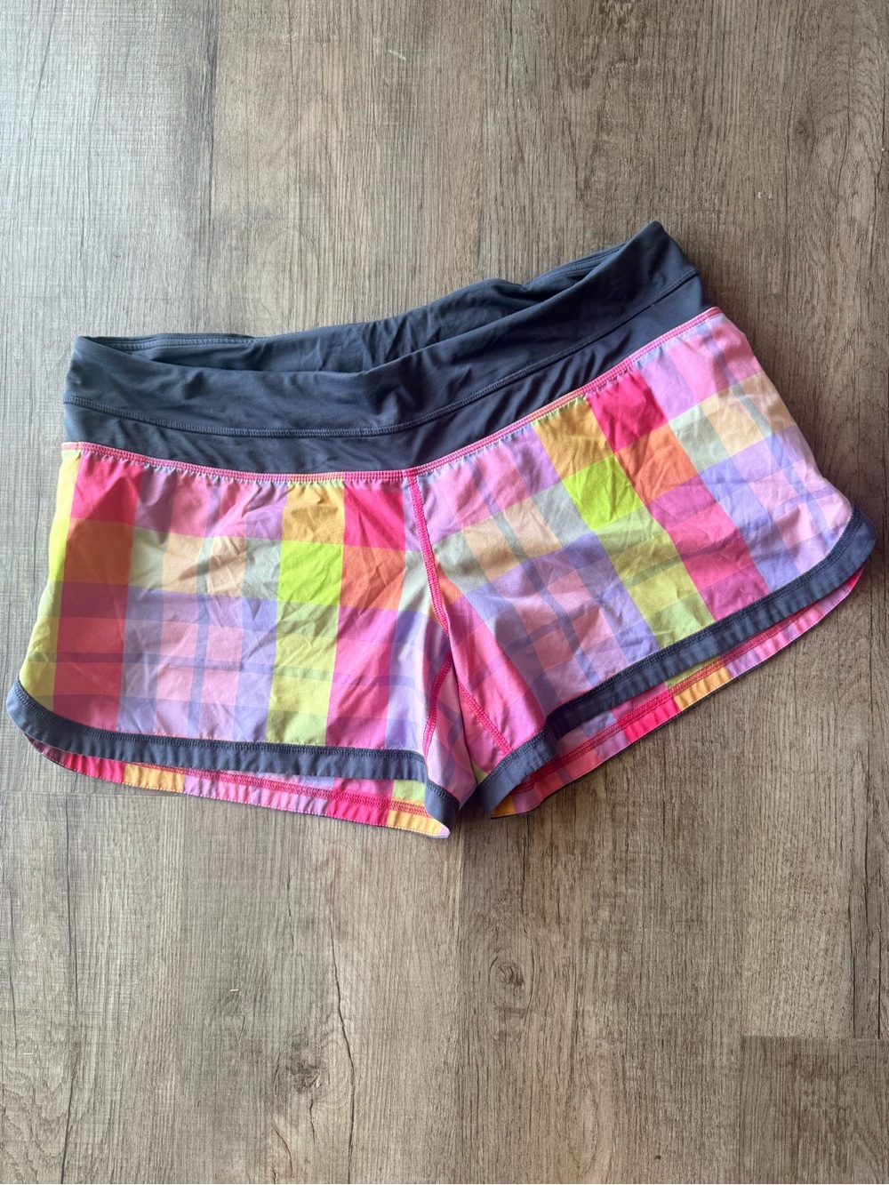Rare Lululemon Women’s Plaid Speed Shorts